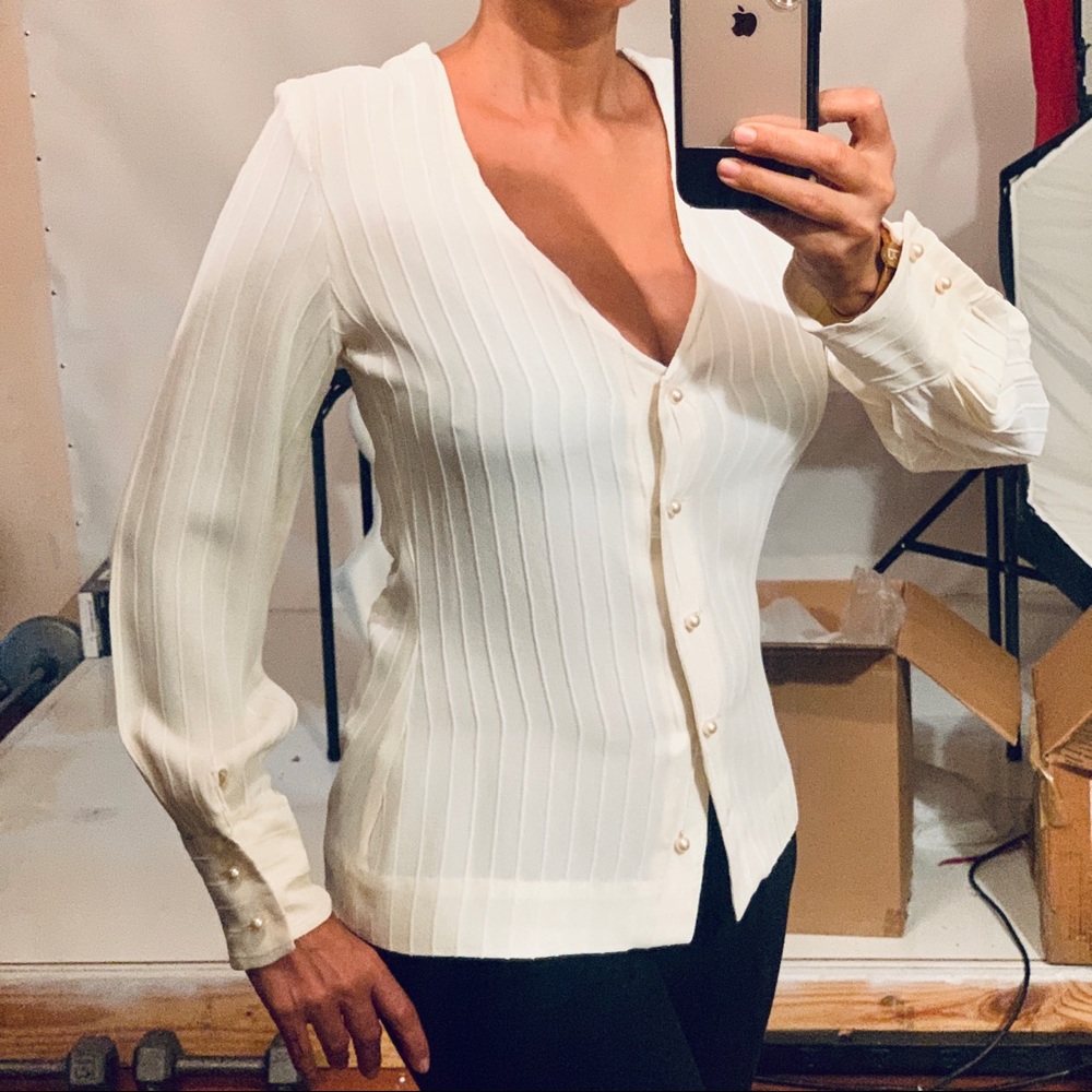 CLASSIC CHIC BLOUSE s